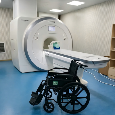 Ελαφριά αναδιπλούμενη παιδιατρική μη μαγνητική μαγνητική μαγνητική τομογραφία αναπηρικής καρέκλας με πεντάλεπτο σχοινί για ασφαλή μεταφορά